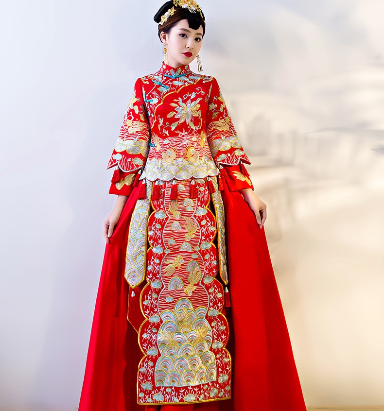 端莊斜襟新娘禮服，精美刺繡中式禮服