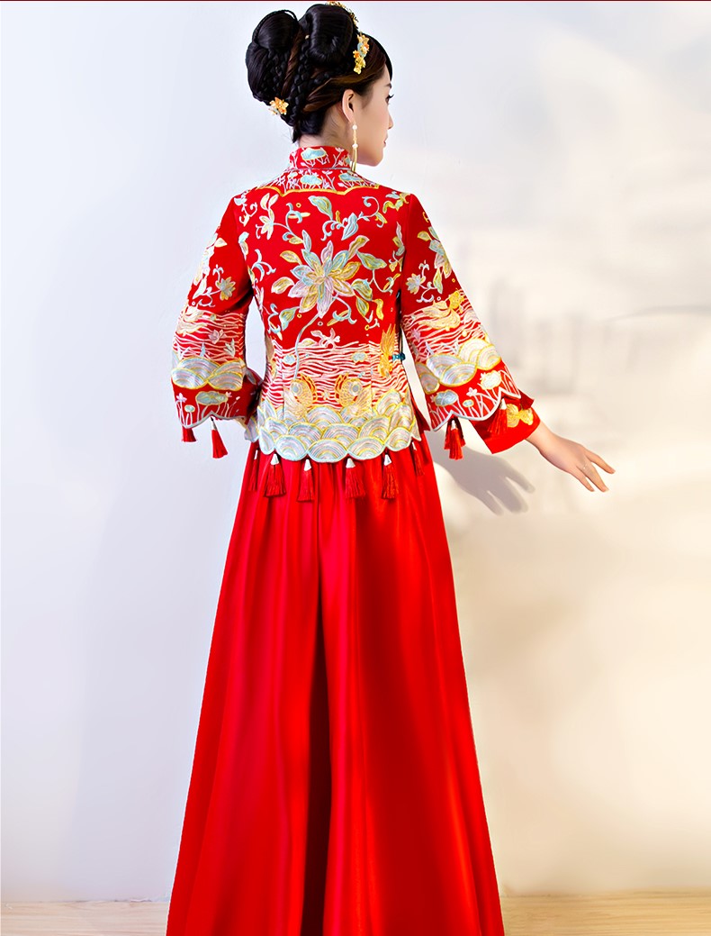 端莊斜襟新娘禮服，精美刺繡中式禮服