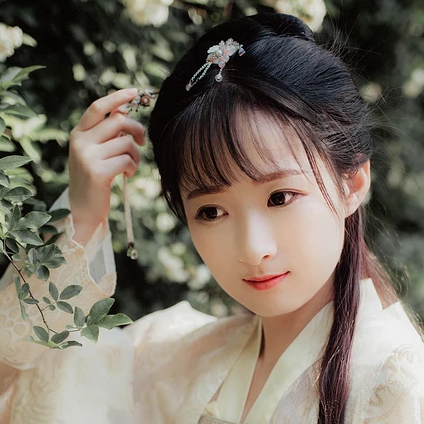 小清新白衣女子頭像，唯美古風(fēng)真人頭像