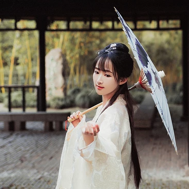 小清新白衣女子頭像，唯美古風(fēng)真人頭像