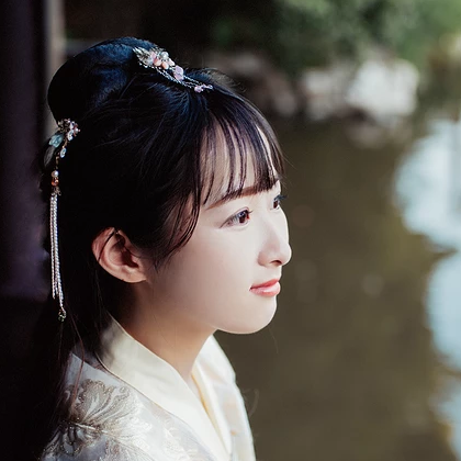 小清新白衣女子頭像，唯美古風(fēng)真人頭像