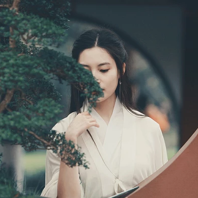 蒙眼帶團(tuán)扇女子頭像，唯美古風(fēng)真人頭像