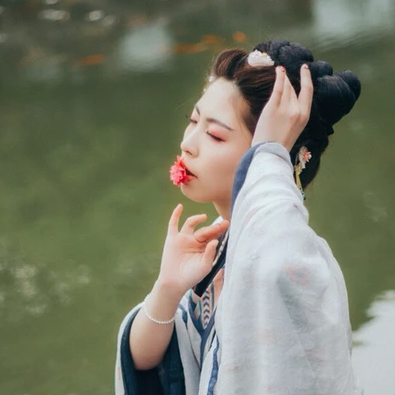 年華沉浮女子頭像，唯美古風真人頭像