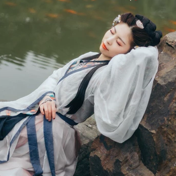 年華沉浮女子頭像，唯美古風真人頭像