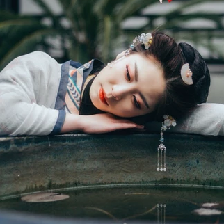 年華沉浮女子頭像，唯美古風真人頭像