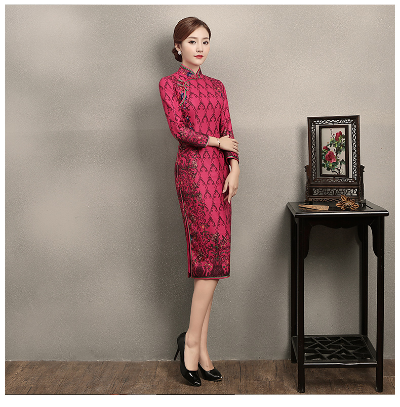 立領(lǐng)圓襟花扣旗袍，印花修身旗袍裙