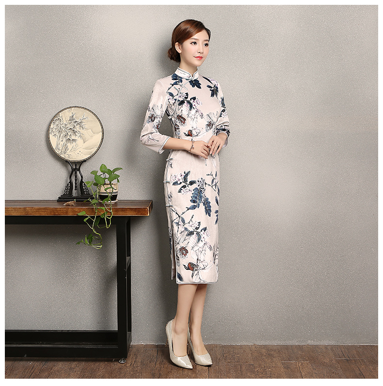淺色草木印花旗袍，素雅中袖旗袍裙