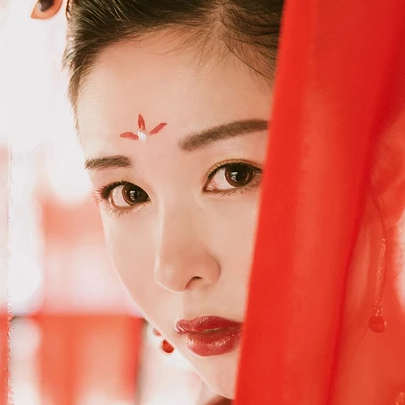 紅佛女子頭像，唯美古風真人頭像