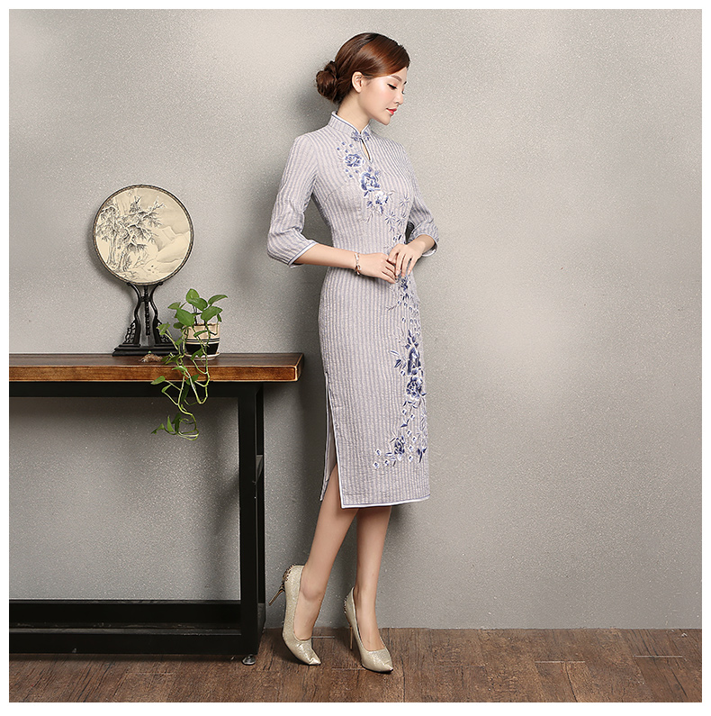 淡紫色條紋旗袍，文藝復(fù)古繡花旗袍裙