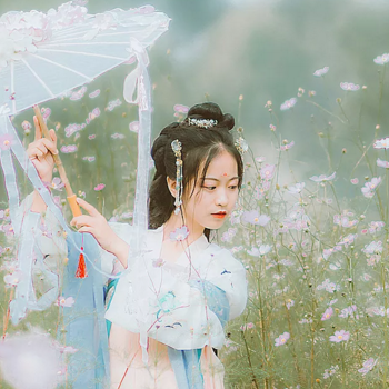 漢服女子帶傘頭像，唯美古風真人頭像