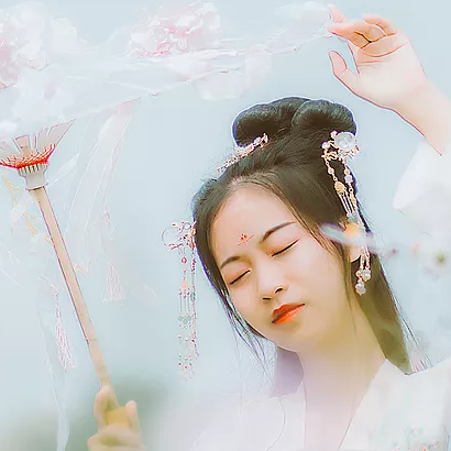漢服女子帶傘頭像，唯美古風真人頭像