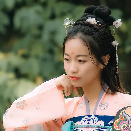 柳葉下放風(fēng)箏女生頭像，唯美古風(fēng)真人頭像