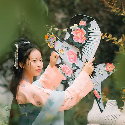 柳葉下放風(fēng)箏女生頭像，唯美古風(fēng)真人頭像