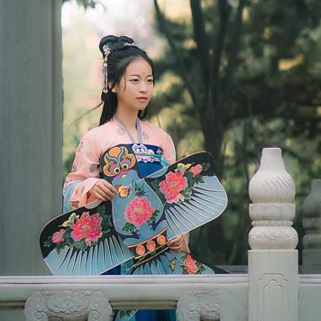柳葉下放風(fēng)箏女生頭像，唯美古風(fēng)真人頭像