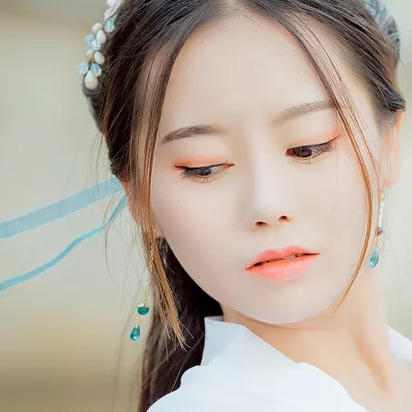 清新帶傘團扇女生頭像，唯美古風真人頭像