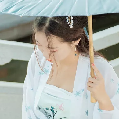 清新帶傘團扇女生頭像，唯美古風真人頭像
