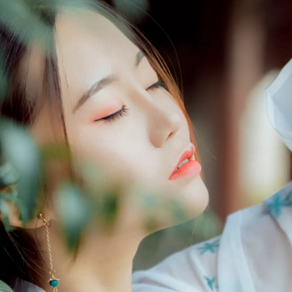 清新帶傘團扇女生頭像，唯美古風真人頭像