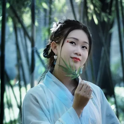 竹林帶團(tuán)扇女生頭像，唯美古風(fēng)真人頭像