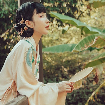 俏皮可愛帶團(tuán)扇女生頭像，唯美古風(fēng)真人頭像