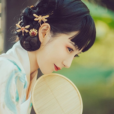 俏皮可愛帶團(tuán)扇女生頭像，唯美古風(fēng)真人頭像