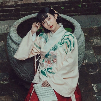 俏皮可愛帶團(tuán)扇女生頭像，唯美古風(fēng)真人頭像