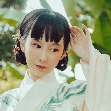 俏皮可愛帶團(tuán)扇女生頭像，唯美古風(fēng)真人頭像