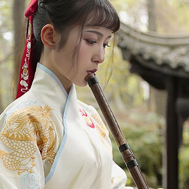 霸氣吹笛女生頭像，唯美古風(fēng)真人頭像