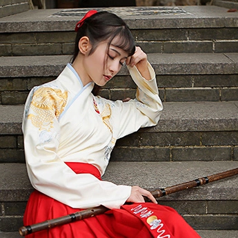 霸氣吹笛女生頭像，唯美古風(fēng)真人頭像