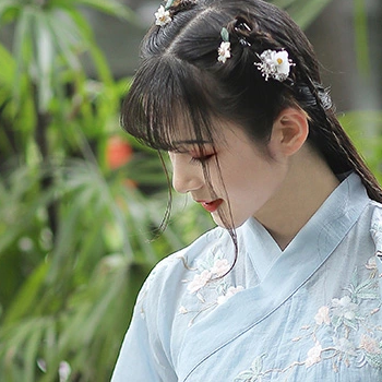 漢服帶傘女生頭像，唯美古風真人頭像