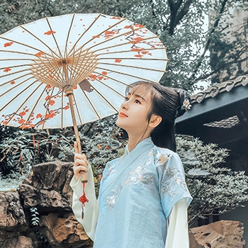 漢服帶傘女生頭像，唯美古風真人頭像