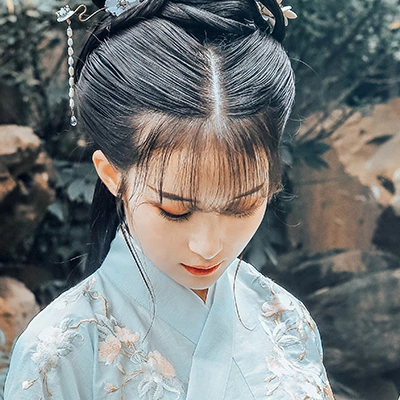 漢服帶傘女生頭像，唯美古風真人頭像