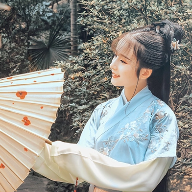 漢服帶傘女生頭像，唯美古風真人頭像