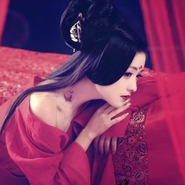 性感妖嬈紅衣女生頭像，唯美古風真人頭像