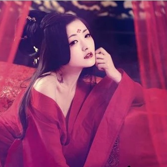 性感妖嬈紅衣女生頭像，唯美古風真人頭像