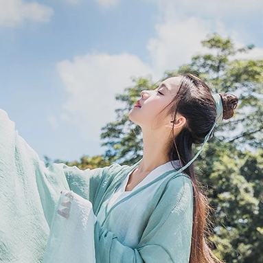 素衣女生喝酒頭像，唯美古風真人頭像