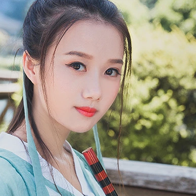 素衣女生喝酒頭像，唯美古風真人頭像