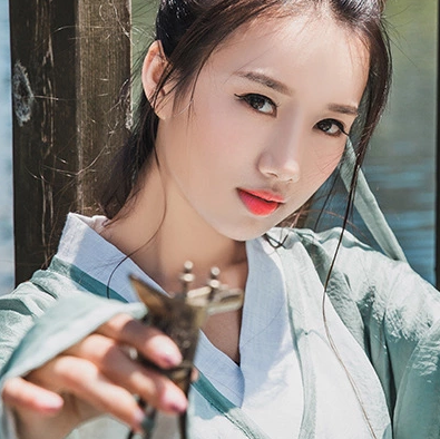 素衣女生喝酒頭像，唯美古風真人頭像