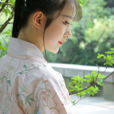 漢服帶團(tuán)扇女生頭像，唯美古風(fēng)真人頭像