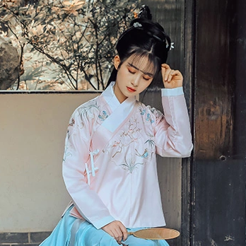 漢服帶團(tuán)扇女生頭像，唯美古風(fēng)真人頭像