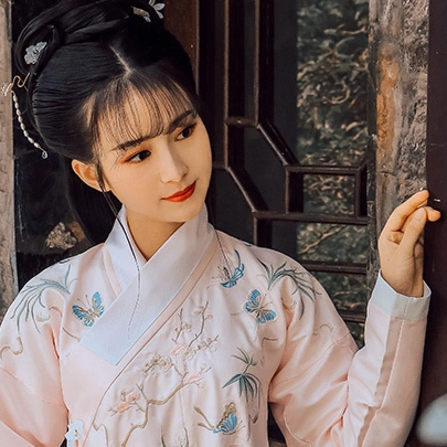 漢服帶團(tuán)扇女生頭像，唯美古風(fēng)真人頭像