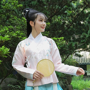 漢服帶團(tuán)扇女生頭像，唯美古風(fēng)真人頭像