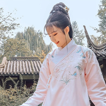 漢服帶團(tuán)扇女生頭像，唯美古風(fēng)真人頭像