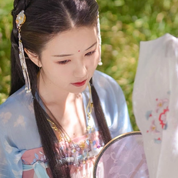 小清新帶團扇女生頭像，唯美古風真人頭像