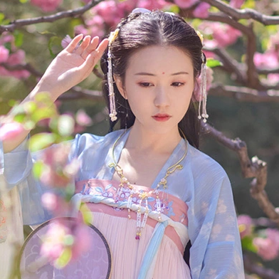 小清新帶團扇女生頭像，唯美古風真人頭像