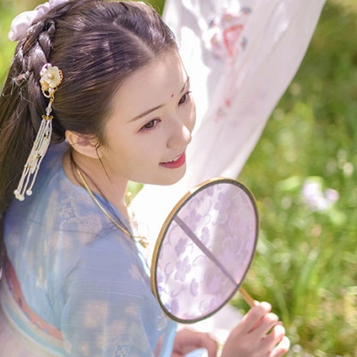 小清新帶團扇女生頭像，唯美古風真人頭像