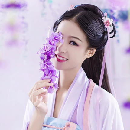 飄逸紫衣帶團扇女生頭像，唯美古風(fēng)真人頭像