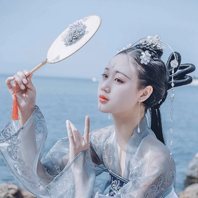 兩組齊胸襦裙?jié)h服女子頭像，唯美古風真人頭像