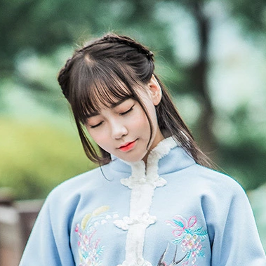 可愛(ài)帶團(tuán)扇和傘女生頭像，唯美古風(fēng)真人頭像