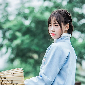 可愛(ài)帶團(tuán)扇和傘女生頭像，唯美古風(fēng)真人頭像