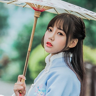 可愛(ài)帶團(tuán)扇和傘女生頭像，唯美古風(fēng)真人頭像
